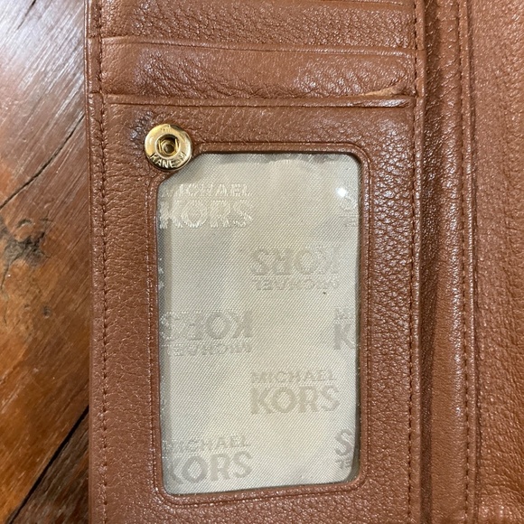 Michael Kors Gansevoort Brown Leather Wallet Gold Buckle Snap Closure - Picture 9 of 9